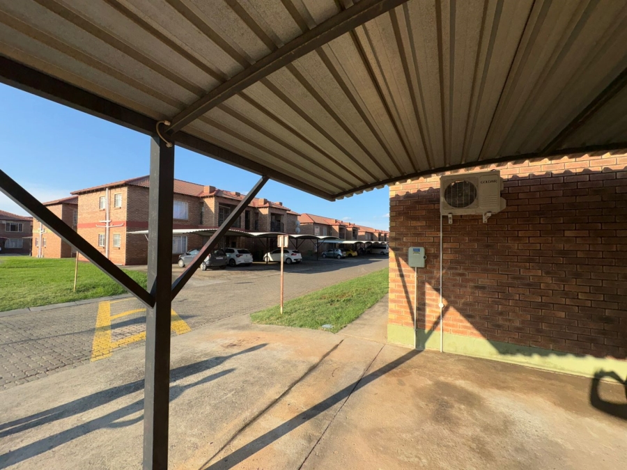 2 Bedroom Property for Sale in Waterval East North West